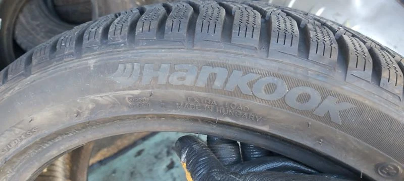 Гуми Зимни 225/45R18, снимка 4 - Гуми и джанти - 30393163