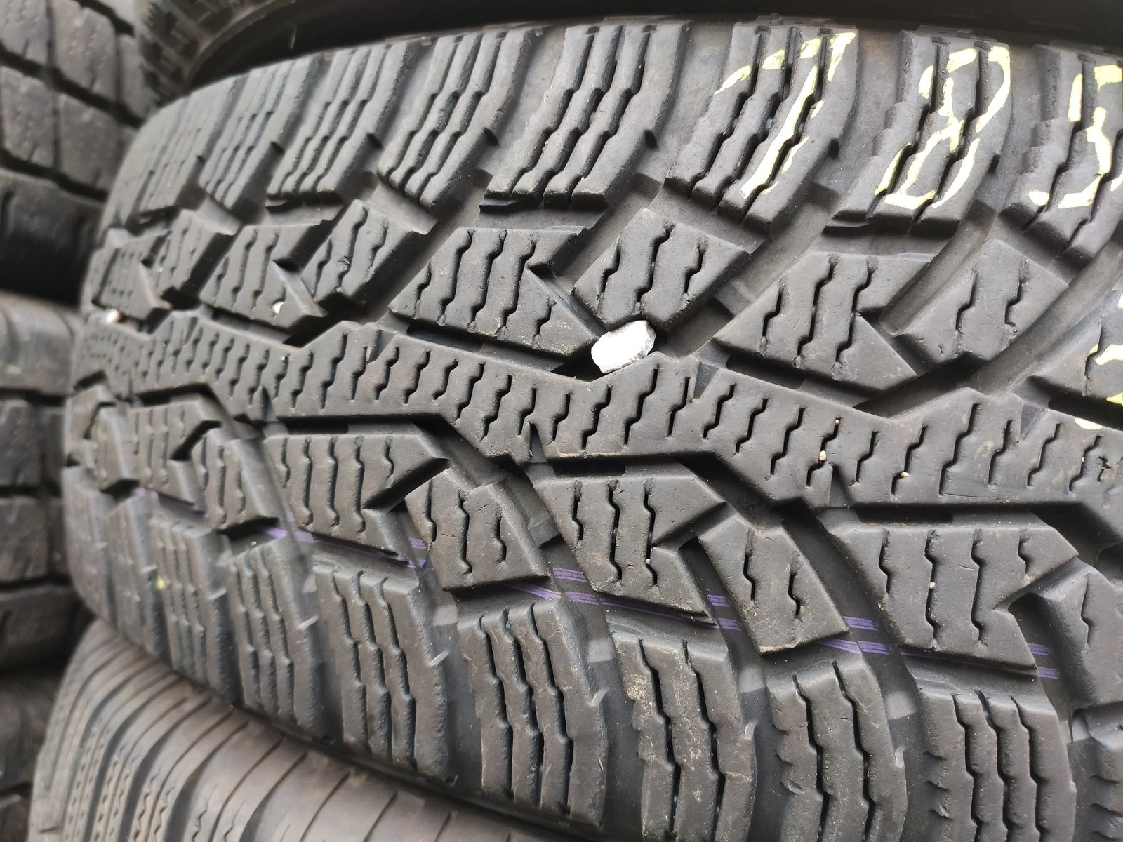 Гуми Зимни 185/65R15, снимка 2 - Гуми и джанти - 56735407