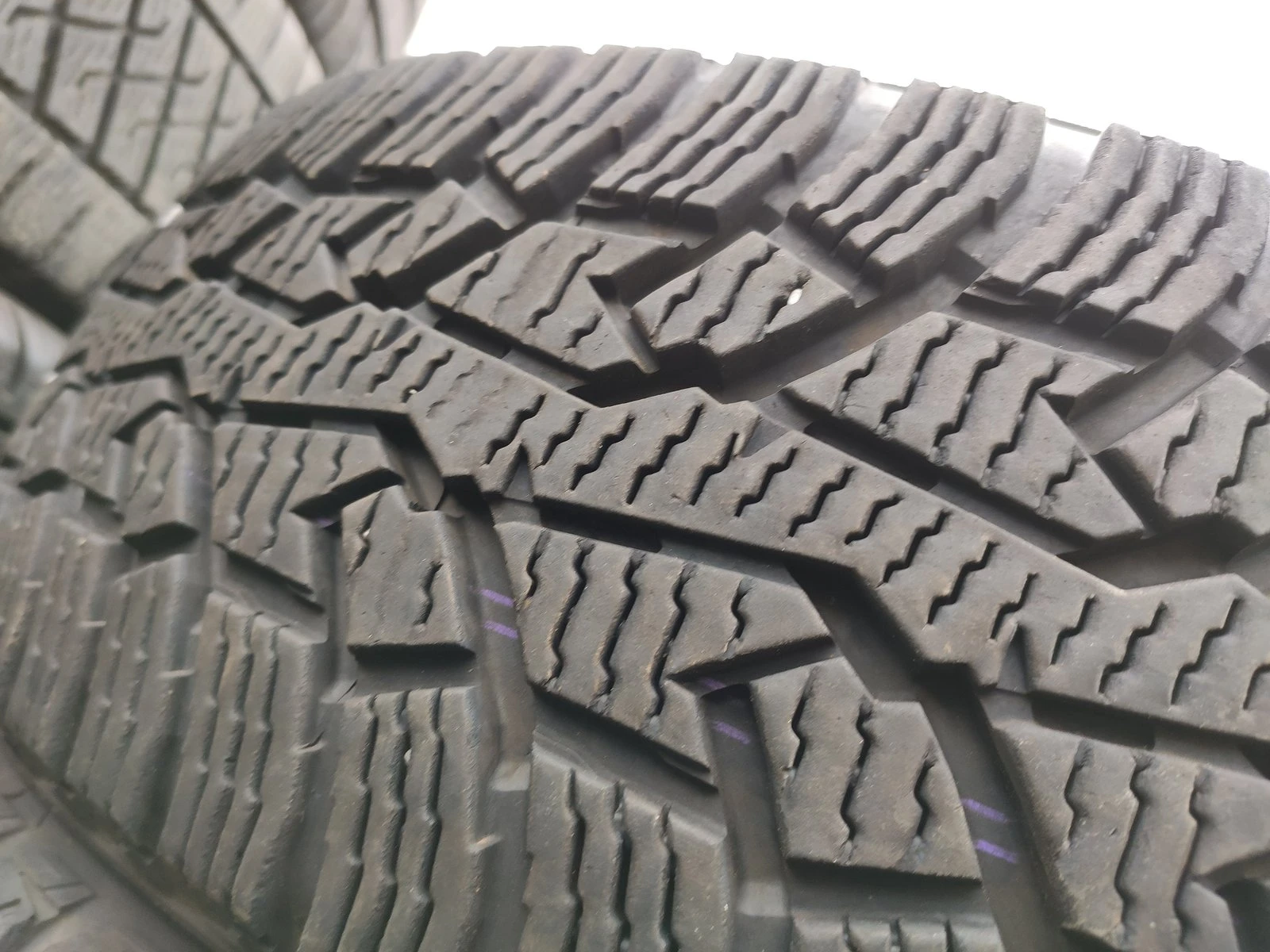 Гуми Зимни 185/65R15, снимка 3 - Гуми и джанти - 56735407
