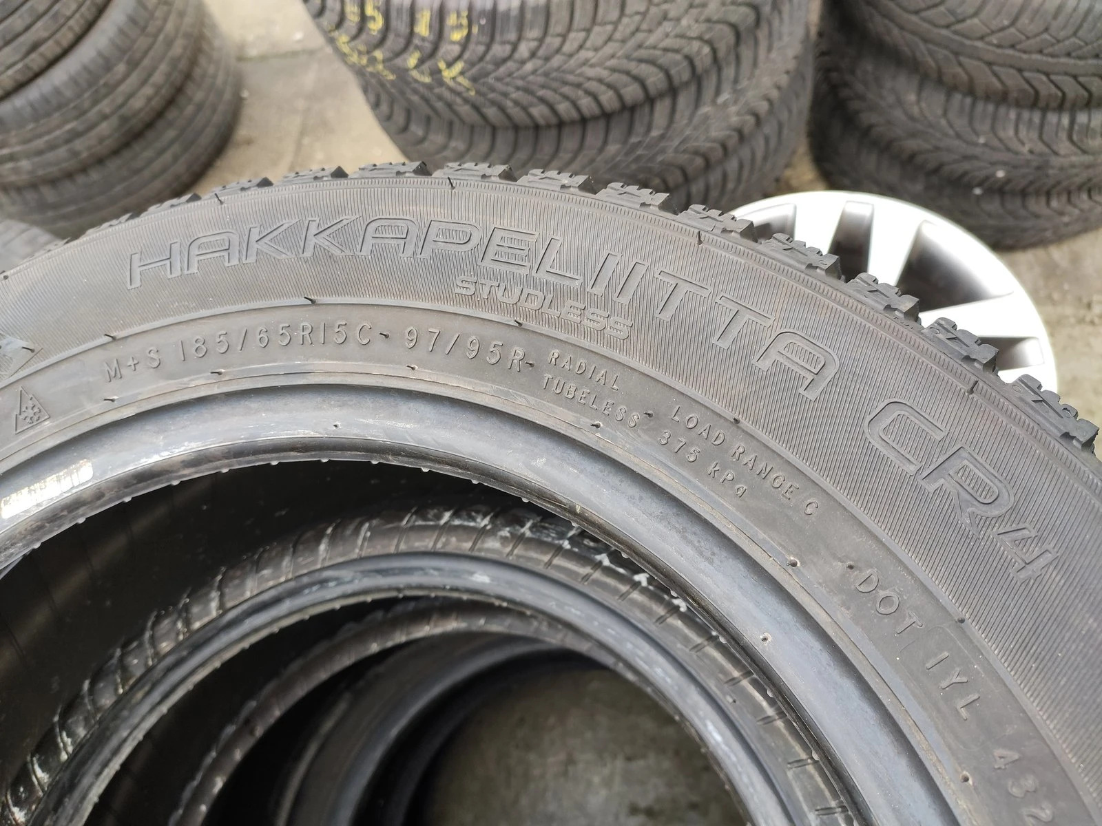 Гуми Зимни 185/65R15, снимка 6 - Гуми и джанти - 56735407