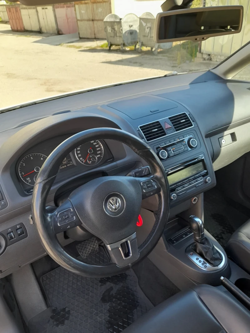 VW Touran, снимка 12 - Автомобили и джипове - 47570121