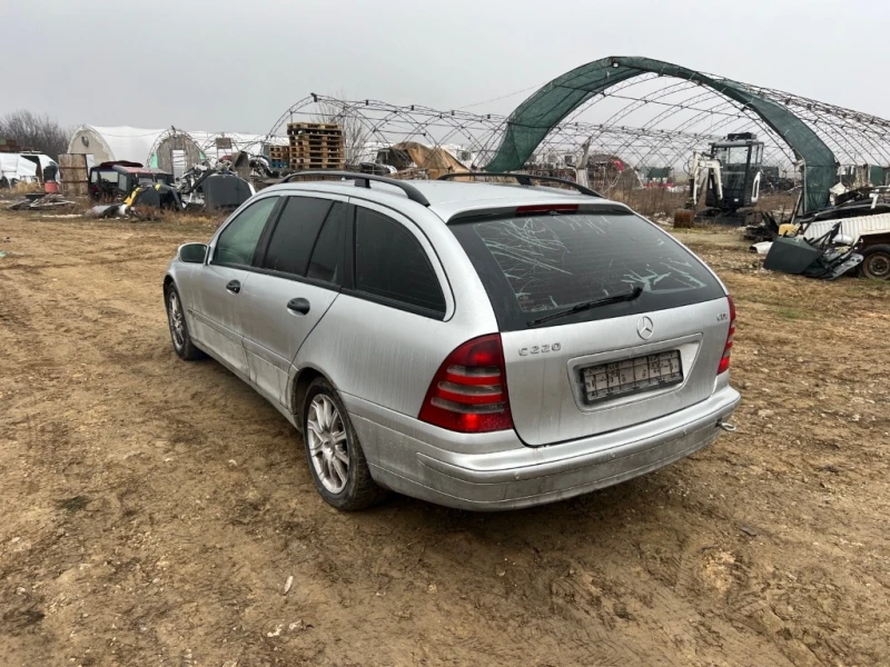 Mercedes-Benz C 220 CDI, снимка 4 - Автомобили и джипове - 48999322