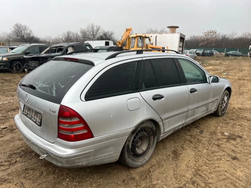 Mercedes-Benz C 220 CDI, снимка 3 - Автомобили и джипове - 48999322