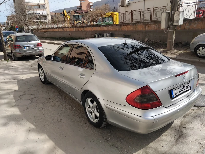 Mercedes-Benz E 220, снимка 4 - Автомобили и джипове - 49509348