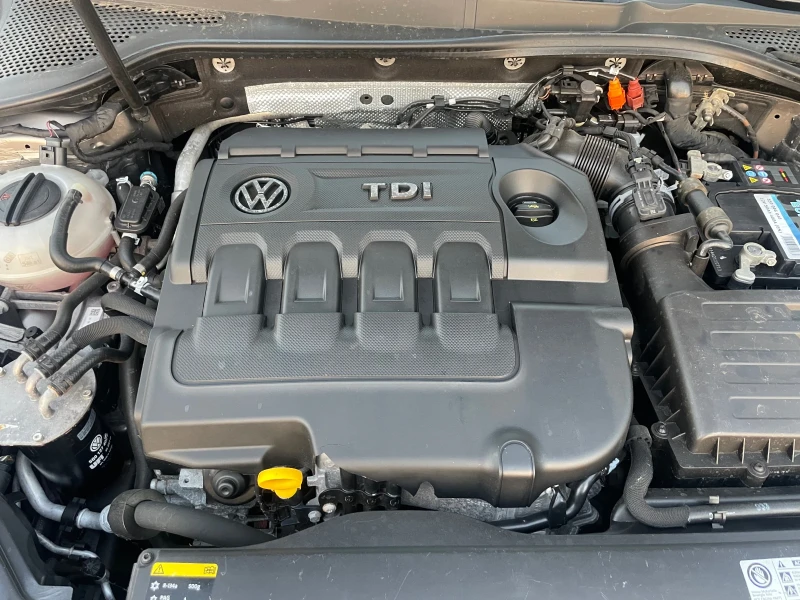 VW Golf 1.6TDI-NAVI-PANO-DSG, снимка 16 - Автомобили и джипове - 51335625