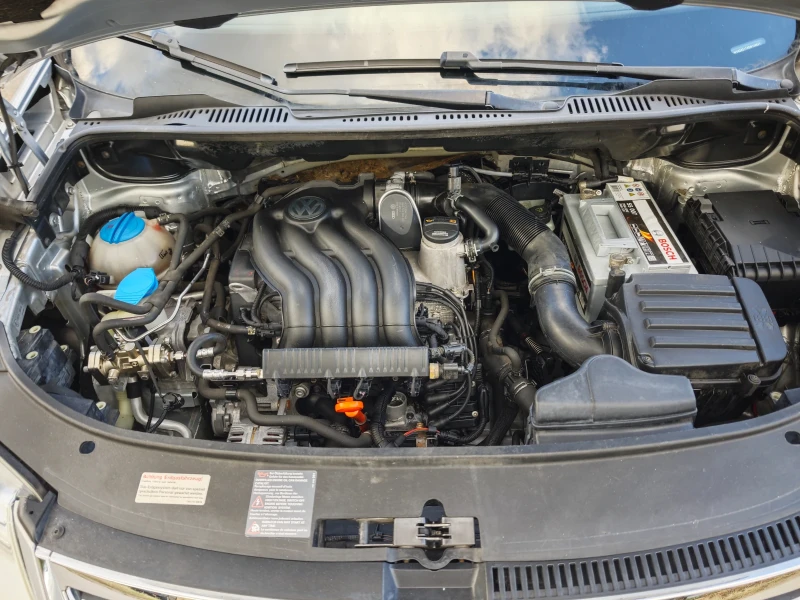 VW Touran 2.0i-ECOFUEL, снимка 15 - Автомобили и джипове - 52021504