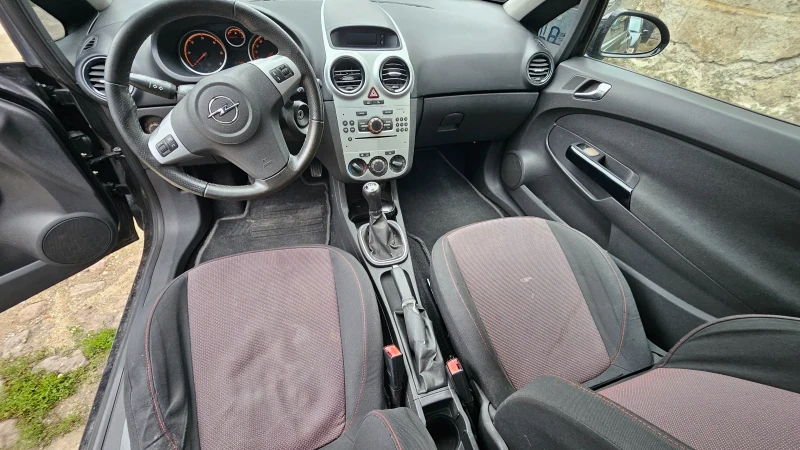 Opel Corsa, снимка 6 - Автомобили и джипове - 52106321