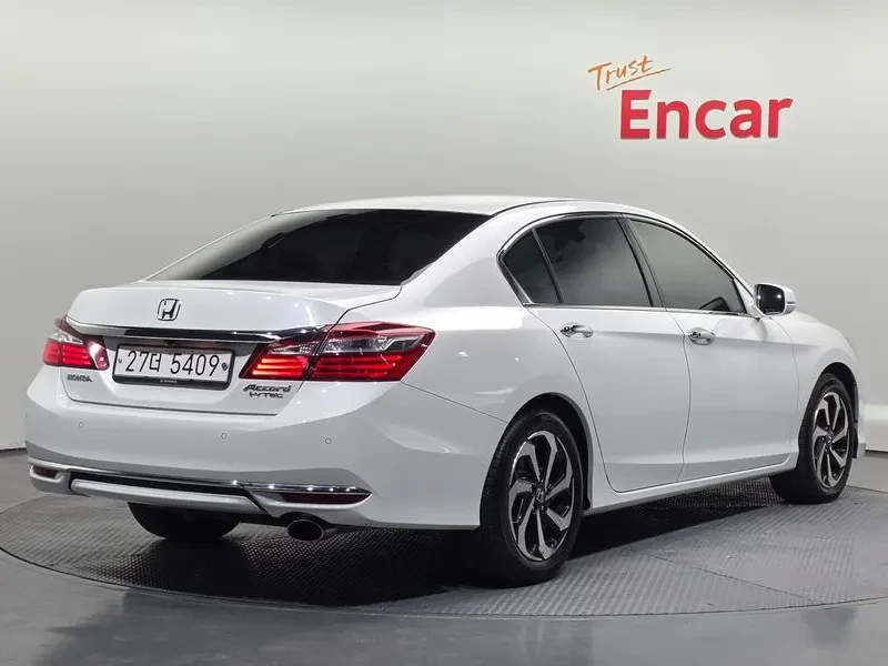 Honda Accord 2.4, снимка 2 - Автомобили и джипове - 55309369