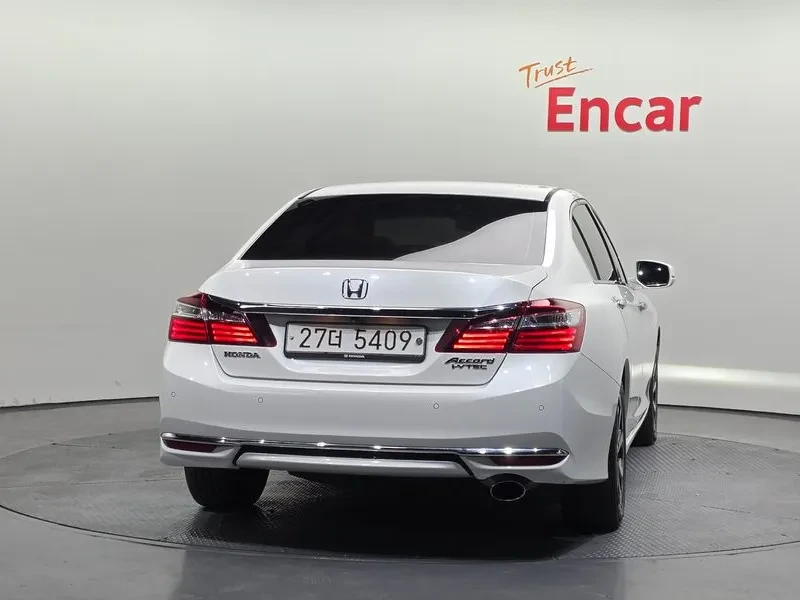 Honda Accord 2.4, снимка 4 - Автомобили и джипове - 55309369