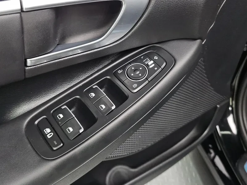 Hyundai Sonata 2.0 Premium, снимка 17 - Автомобили и джипове - 55803442