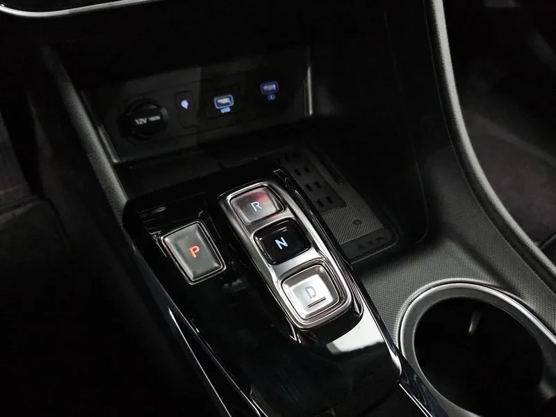 Hyundai Sonata 2.0 Premium, снимка 9 - Автомобили и джипове - 55803442