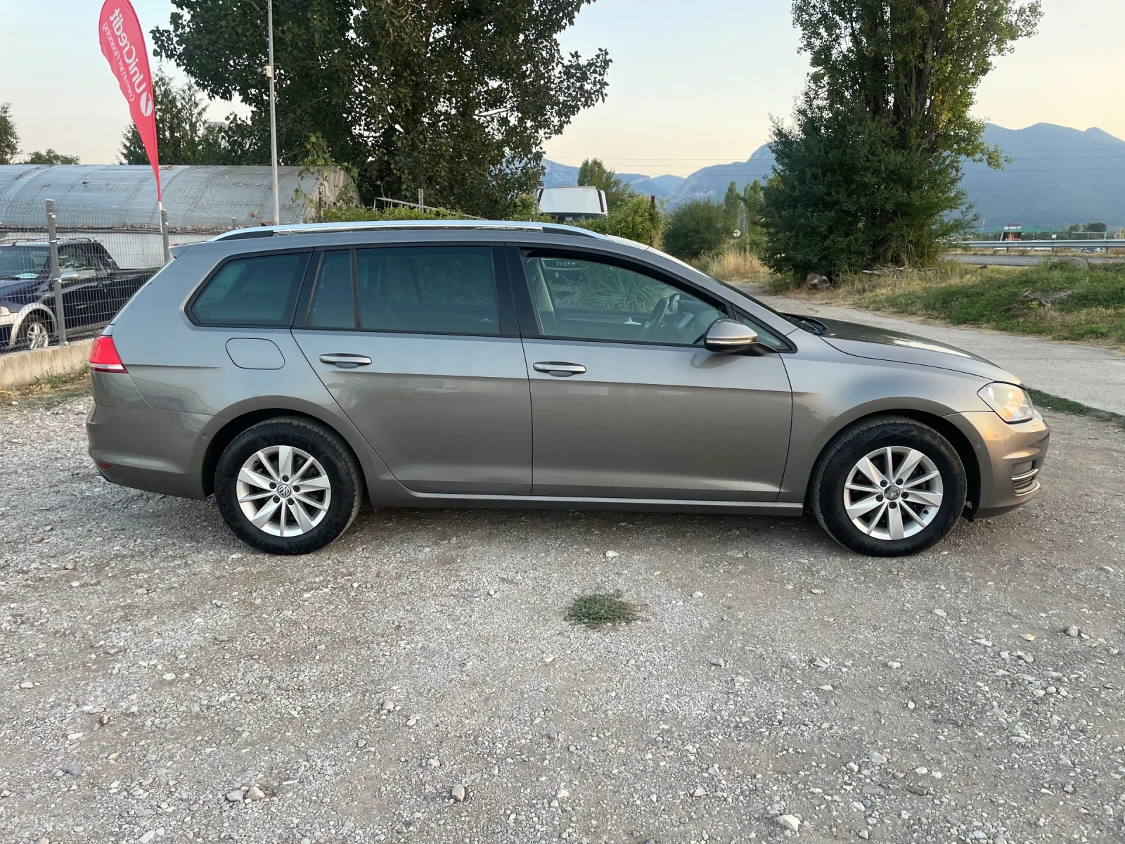 VW Golf 1.6TDI-NAVI-PANO-DSG - изображение 4