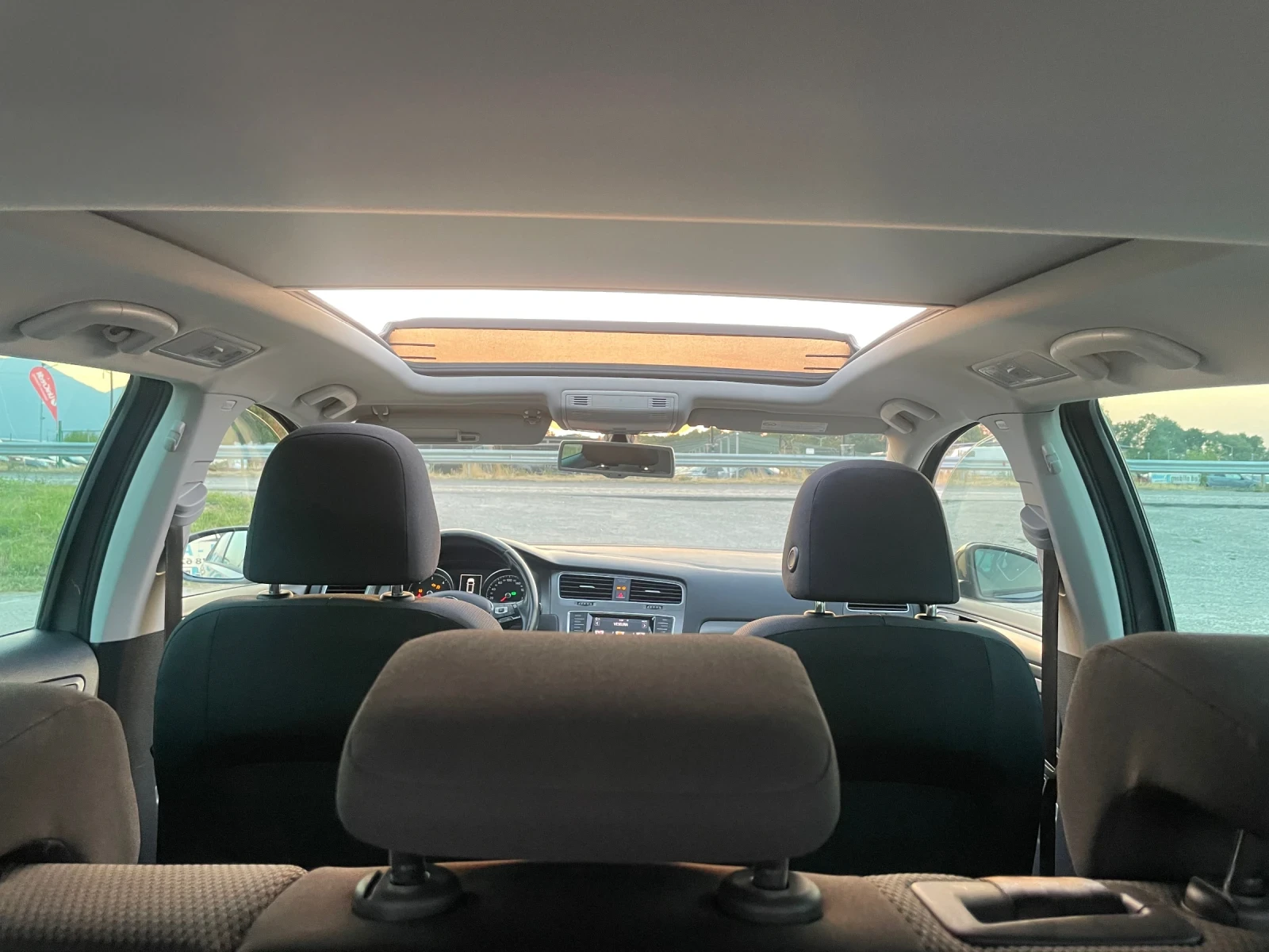 VW Golf 1.6TDI-NAVI-PANO-DSG | Mobile.bg — изображение 15