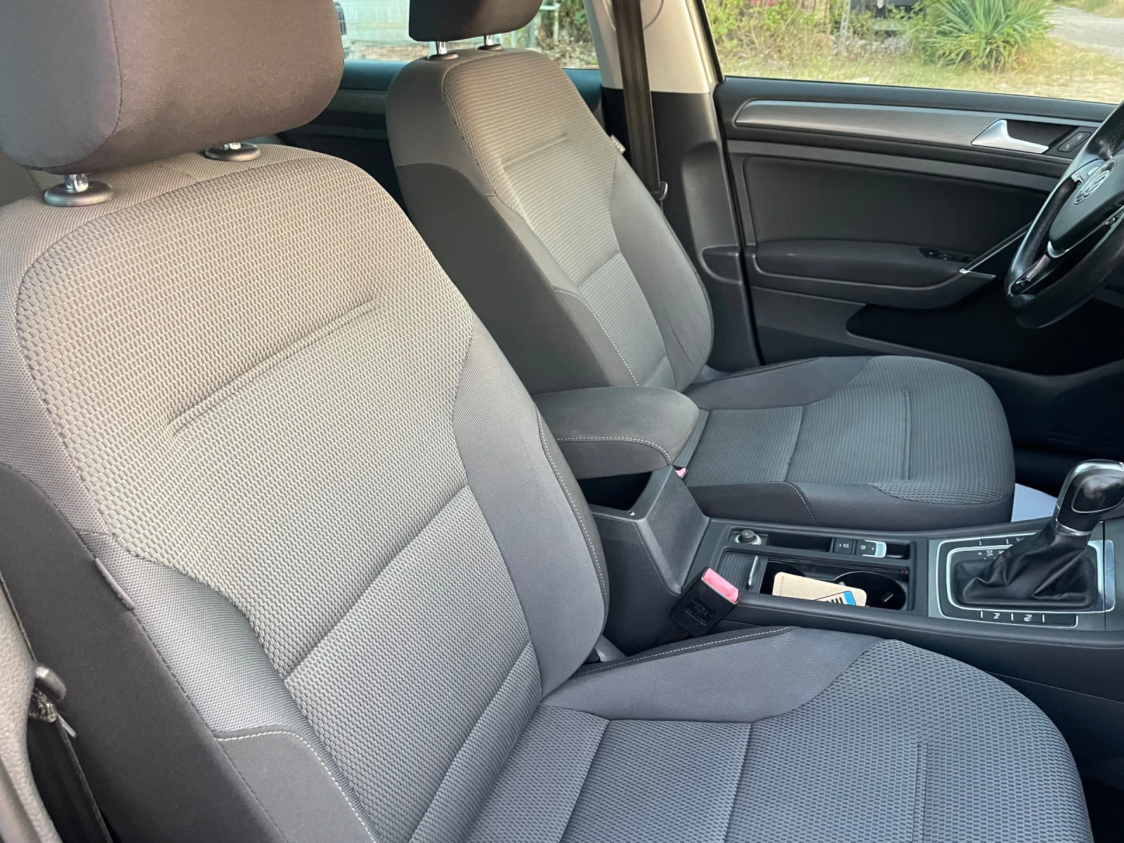 VW Golf 1.6TDI-NAVI-PANO-DSG - изображение 6
