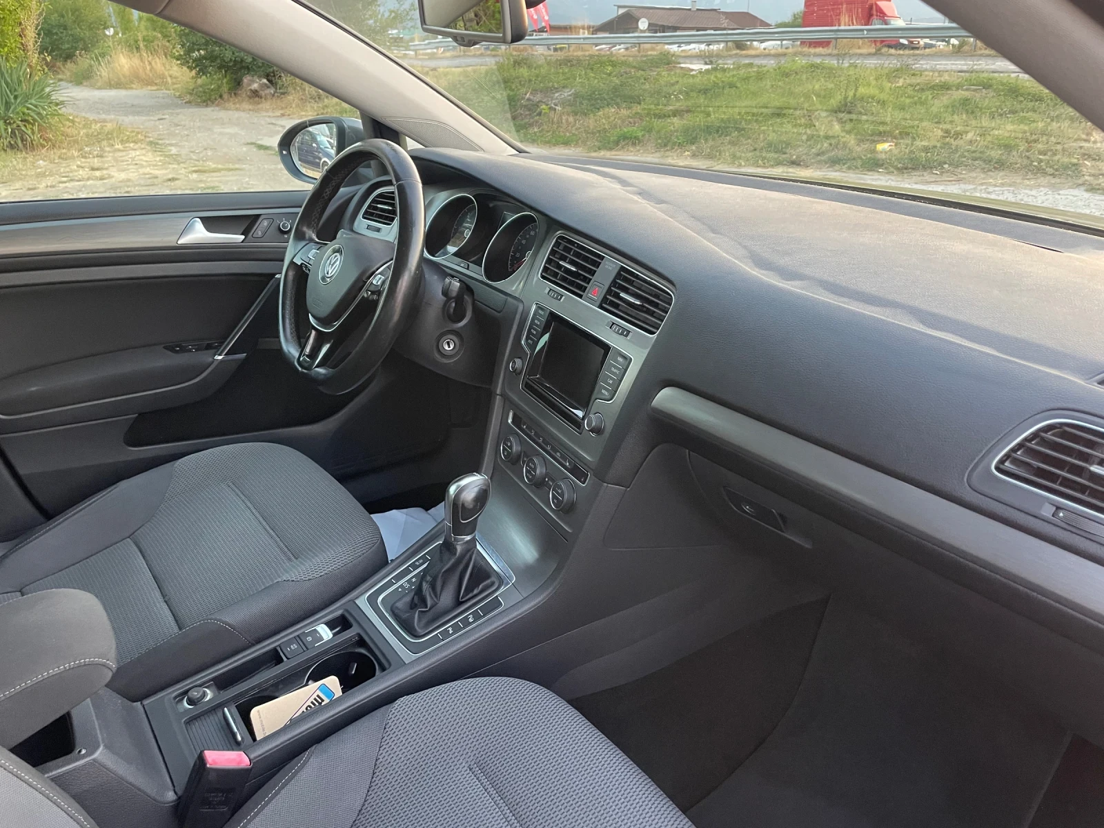 VW Golf 1.6TDI-NAVI-PANO-DSG - изображение 5