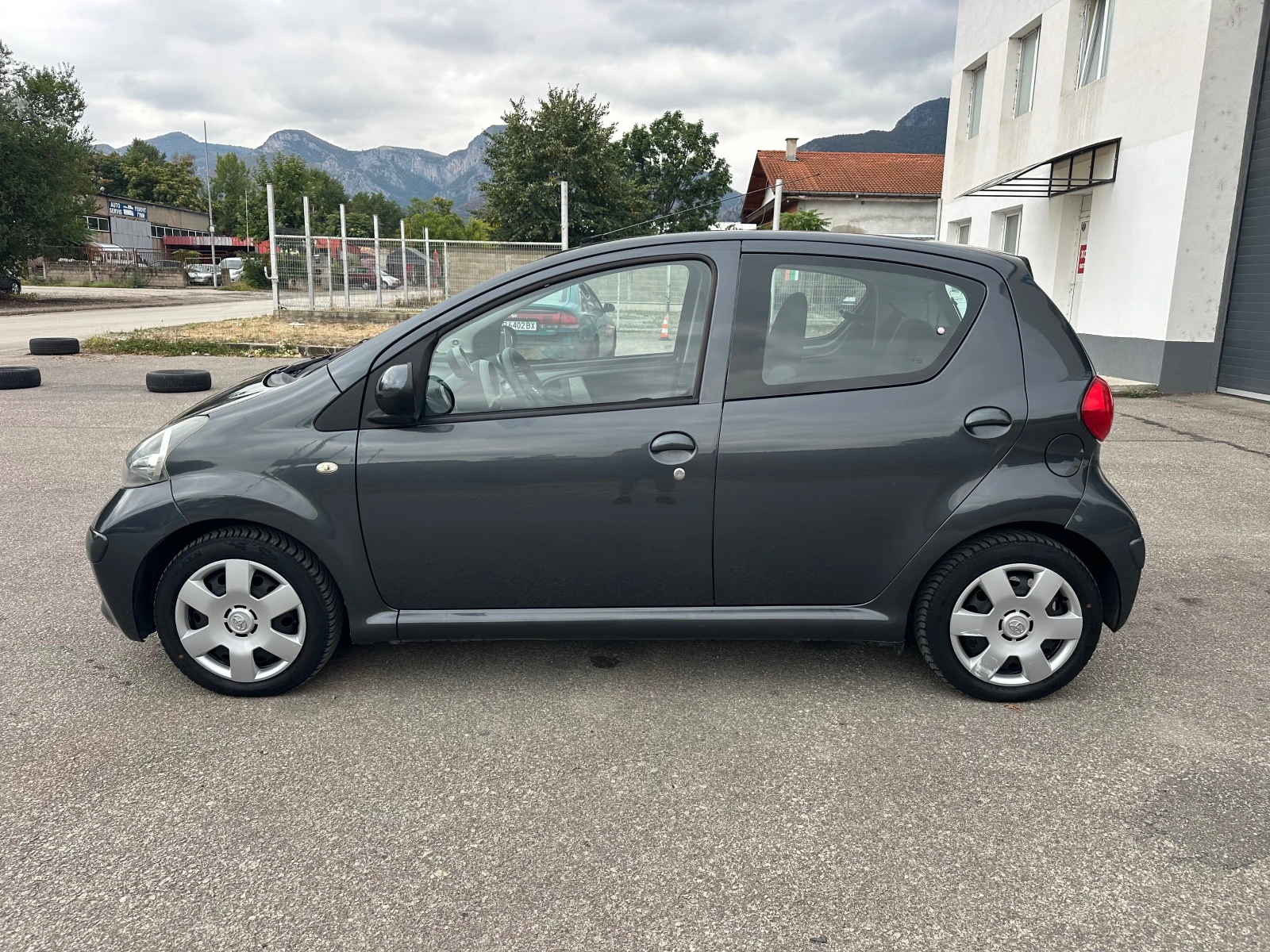 Toyota Aygo 1.0i Автоматик 125000км Италия - изображение 4