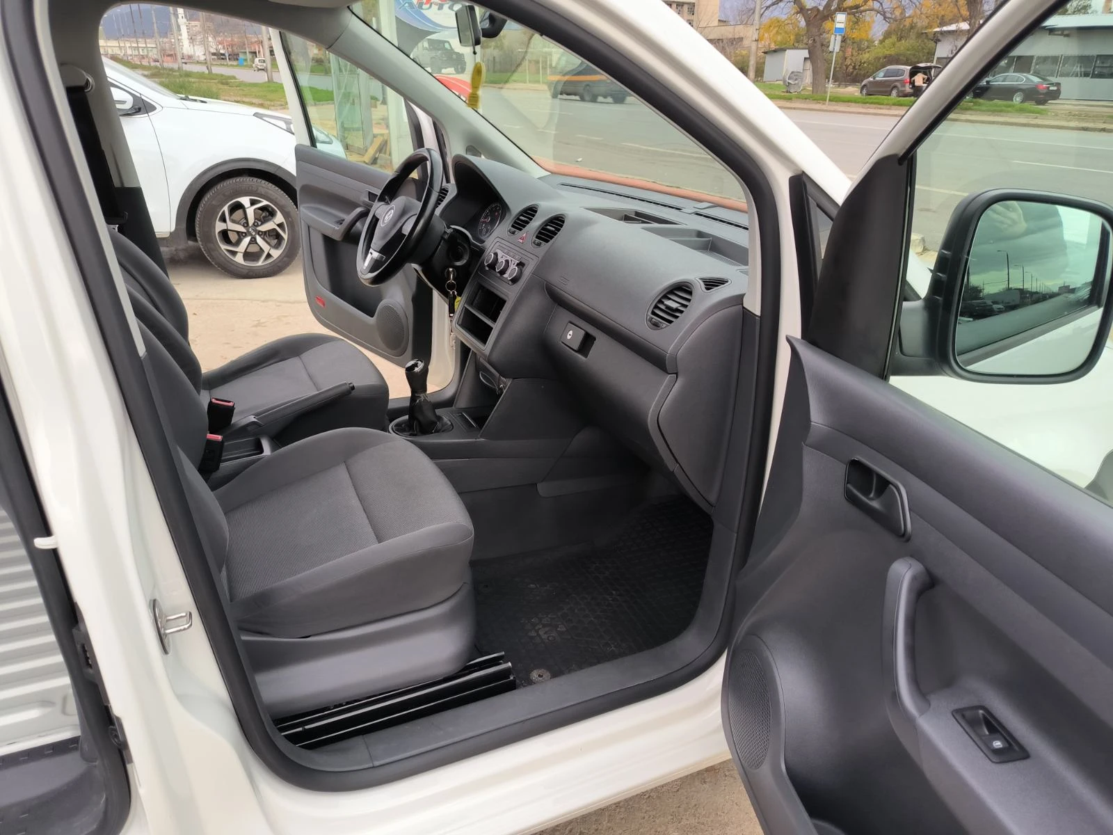 VW Caddy 2.0i-Euro-5B | Mobile.bg   16