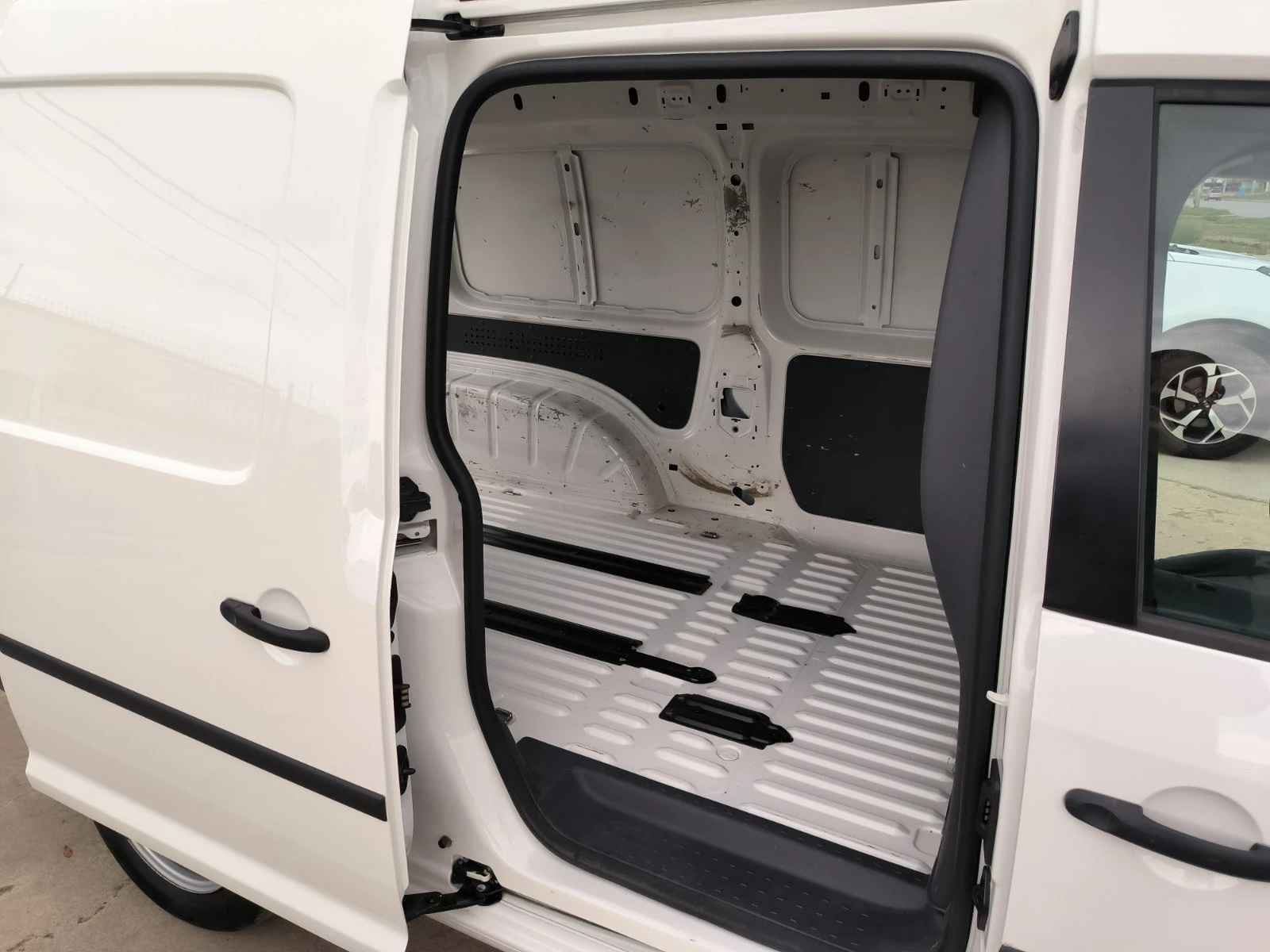 VW Caddy 2.0i-Euro-5B | Mobile.bg   12