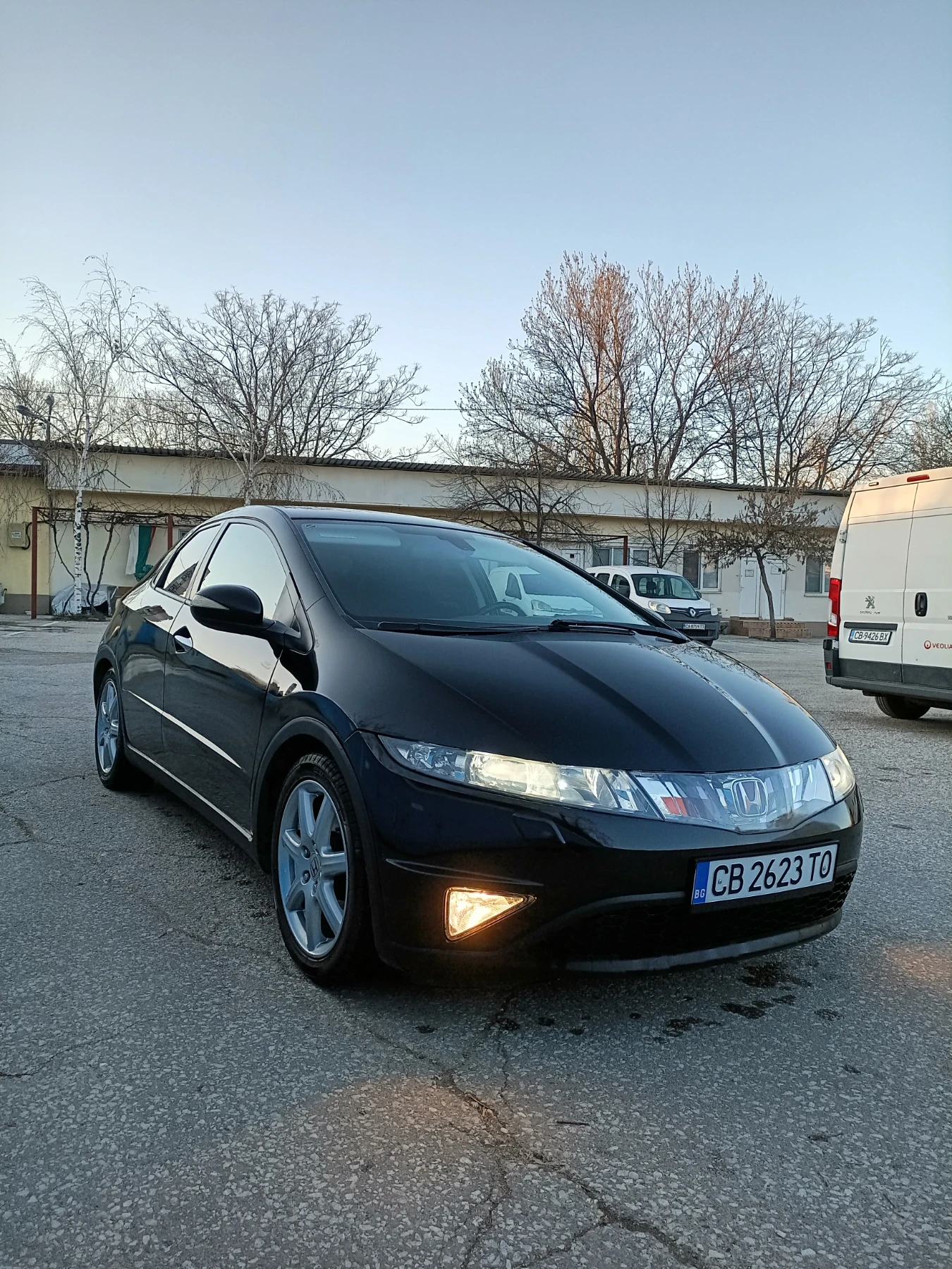 Honda Civic 1.8 I-VTEC, снимка 3 - Автомобили и джипове - 52725910