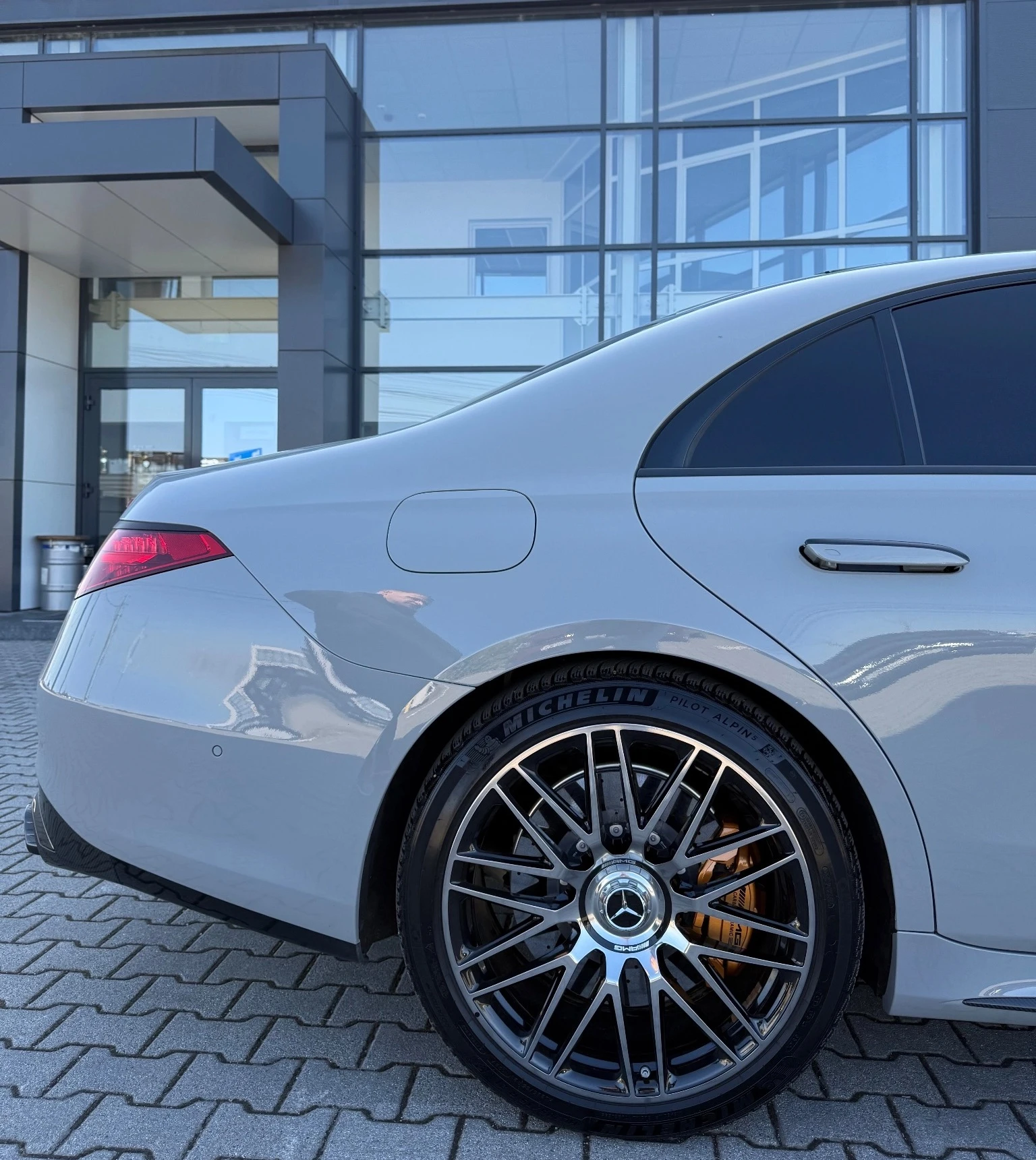Mercedes-Benz S 63 AMG Long E-Performance 4Matic Edition 1, снимка 3 - Автомобили и джипове - 53731324