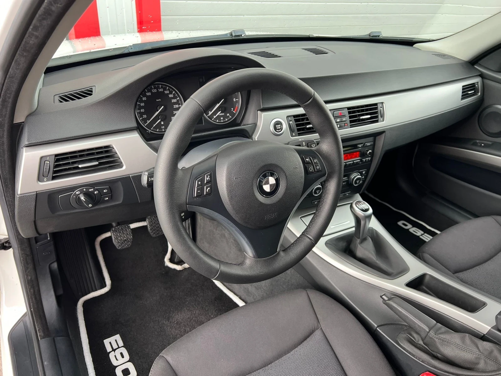 BMW 318 I KLIMATRONIK START STOP 6-СКОРОСТИ ЛИЗИНГ!!!, снимка 13 - Автомобили и джипове - 53756417