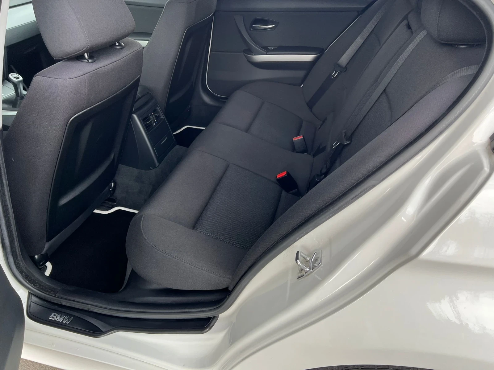 BMW 318 I KLIMATRONIK START STOP 6-СКОРОСТИ ЛИЗИНГ!!!, снимка 16 - Автомобили и джипове - 53756417