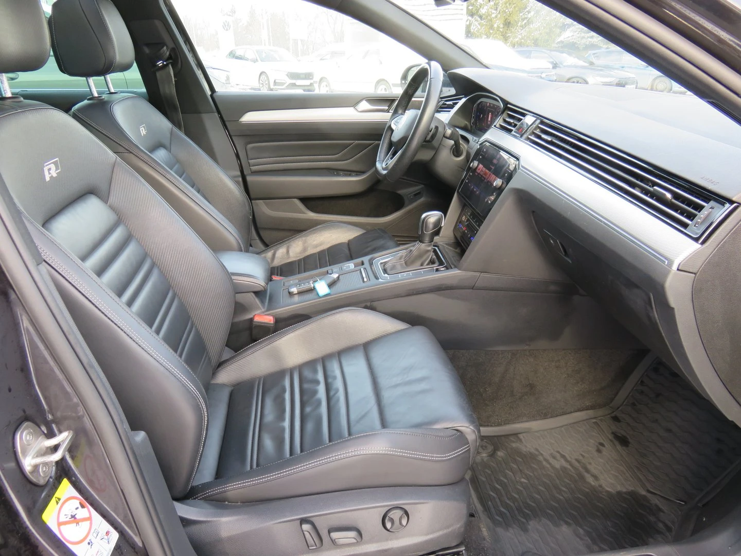 VW Passat Elegance 2.0 TDI SCR DSG, снимка 4 - Автомобили и джипове - 54331221