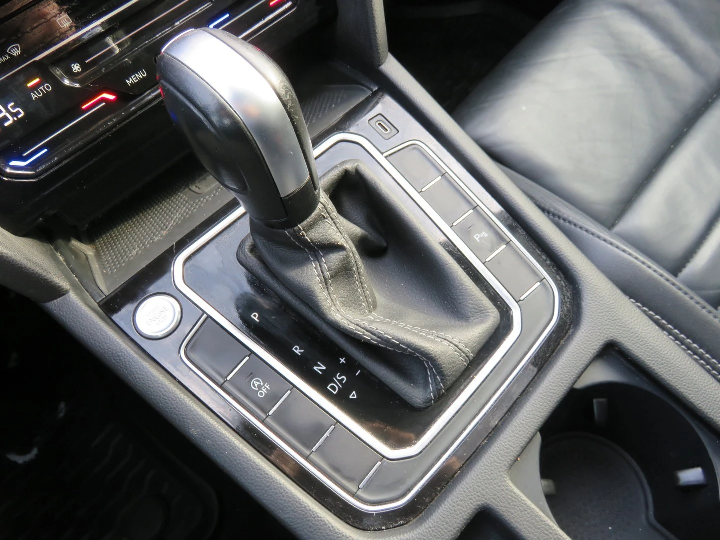 VW Passat Elegance 2.0 TDI SCR DSG, снимка 12 - Автомобили и джипове - 54331221