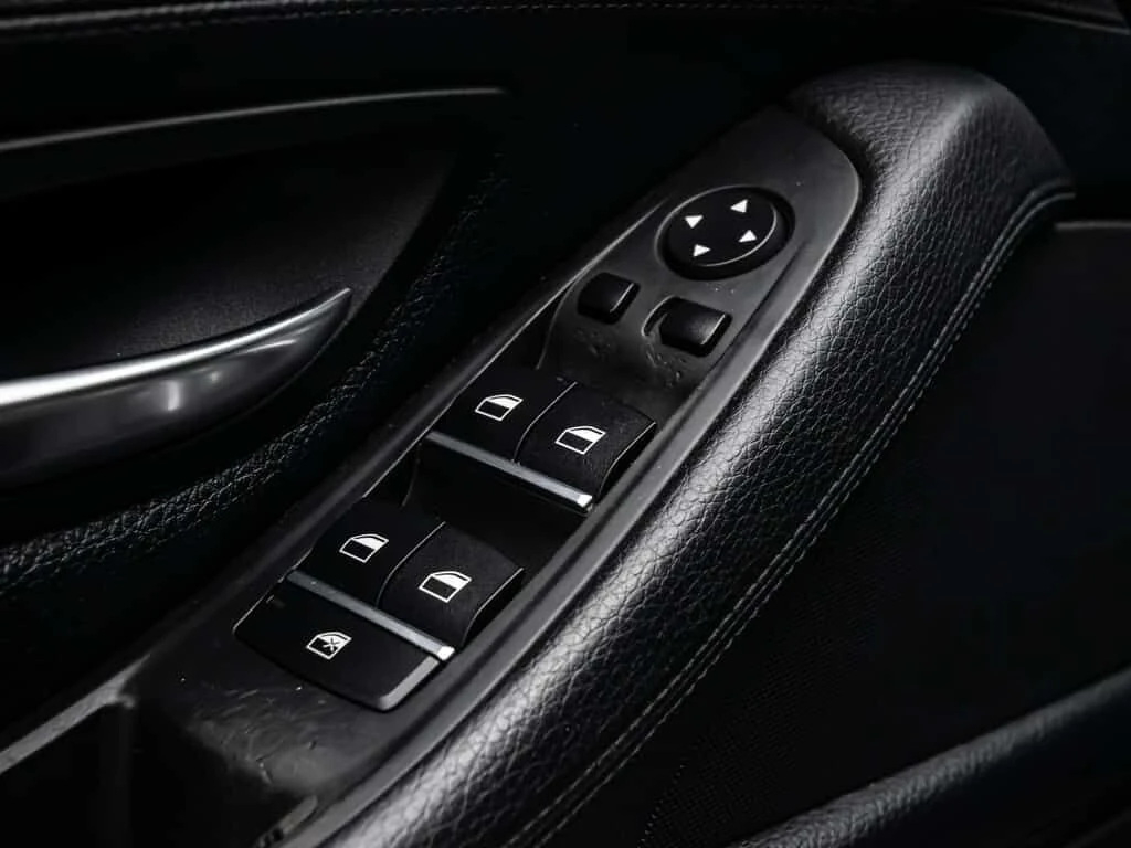 BMW 535 M 535i| xDrive| AWD| NAV| PANO| HEATED SEATS, снимка 12 - Автомобили и джипове - 54057669