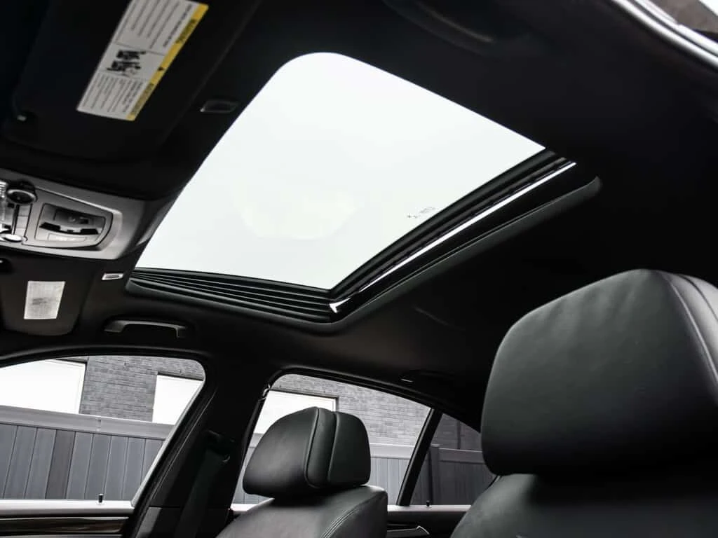 BMW 535 M 535i| xDrive| AWD| NAV| PANO| HEATED SEATS, снимка 11 - Автомобили и джипове - 54057669