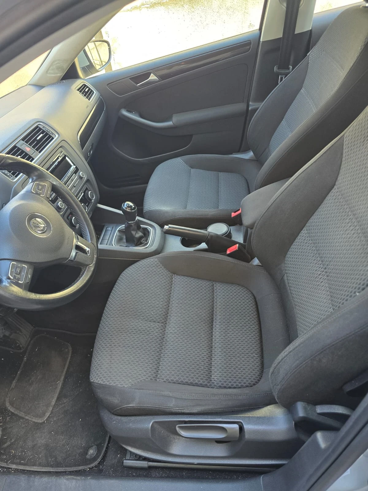 VW Jetta 1.6TDI NEW LINE , снимка 11 - Автомобили и джипове - 54121464