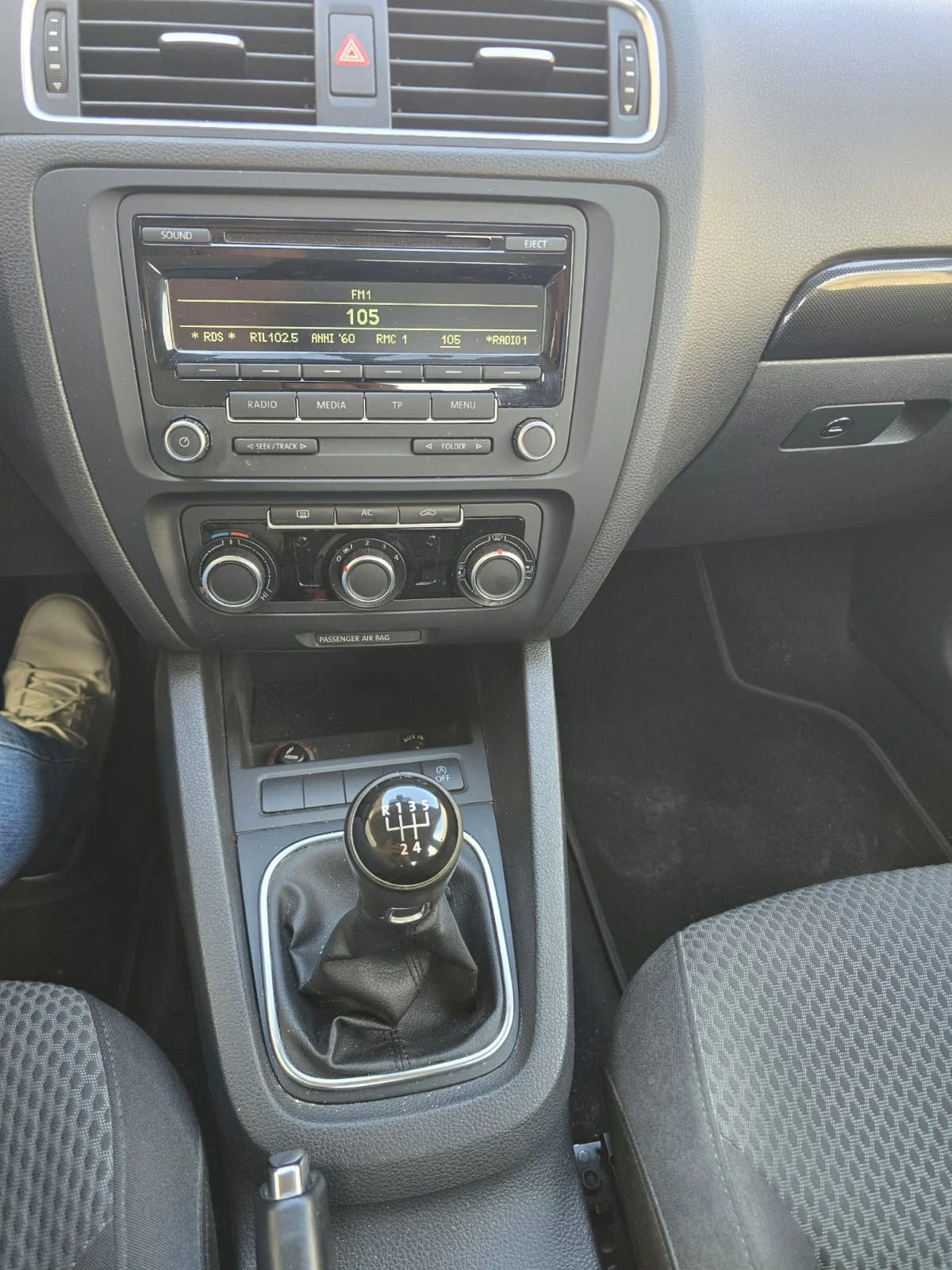 VW Jetta 1.6TDI NEW LINE , снимка 10 - Автомобили и джипове - 54121464