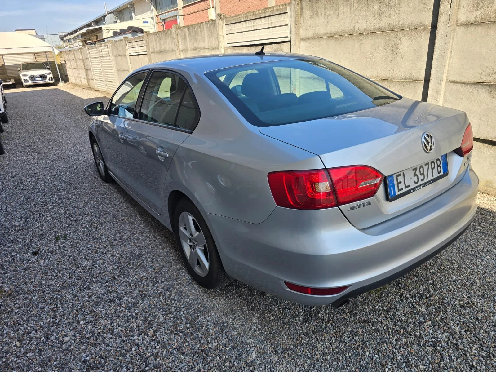 VW Jetta 1.6TDI NEW LINE , снимка 5 - Автомобили и джипове - 54121464