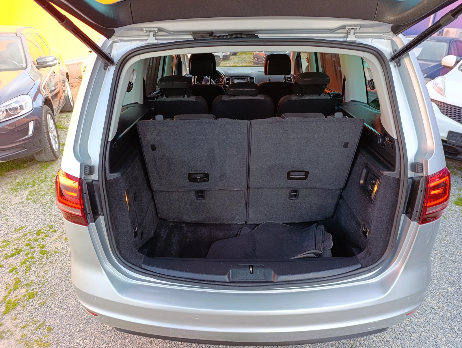 VW Sharan 2.0 TDI 4Motion DSG, снимка 15 - Автомобили и джипове - 54345177