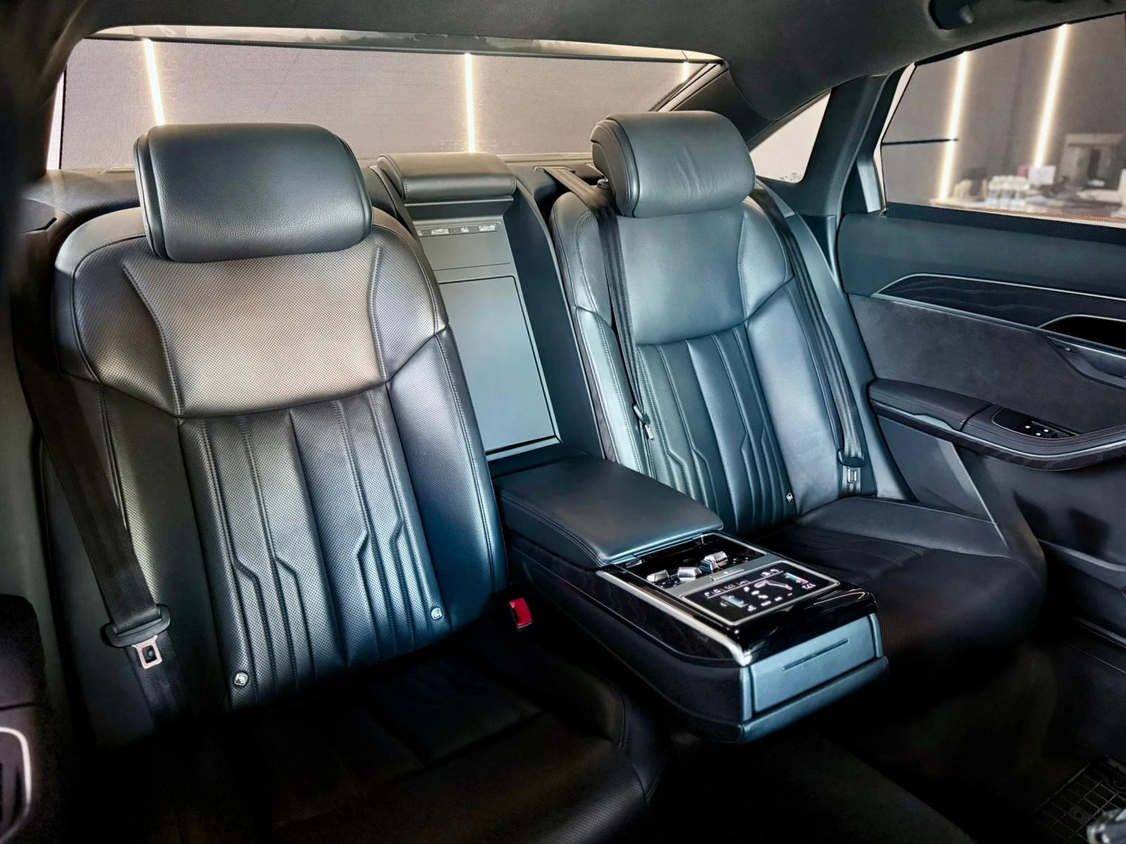 Audi A8 L* B&O* Подгрев* Обдух* Лизинг , снимка 16 - Автомобили и джипове - 54455332