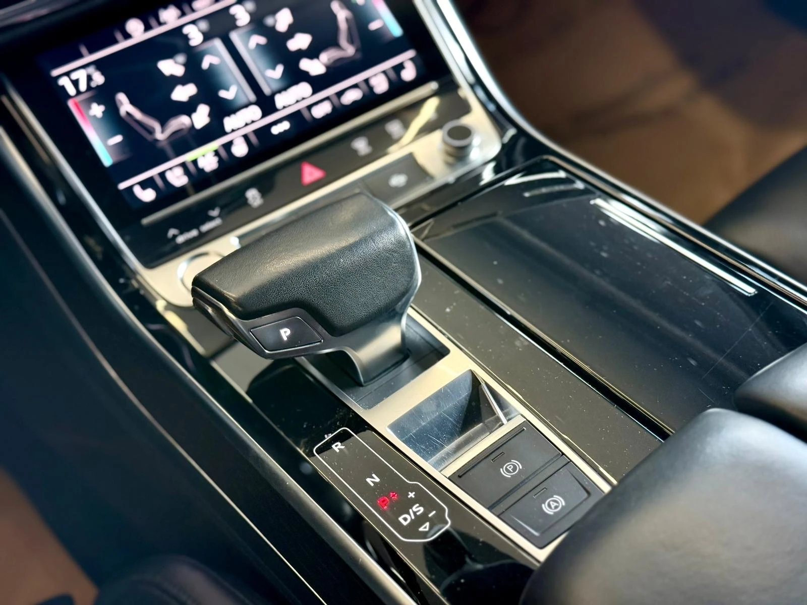 Audi A8 L* B&O* Подгрев* Обдух* Лизинг , снимка 13 - Автомобили и джипове - 54455332
