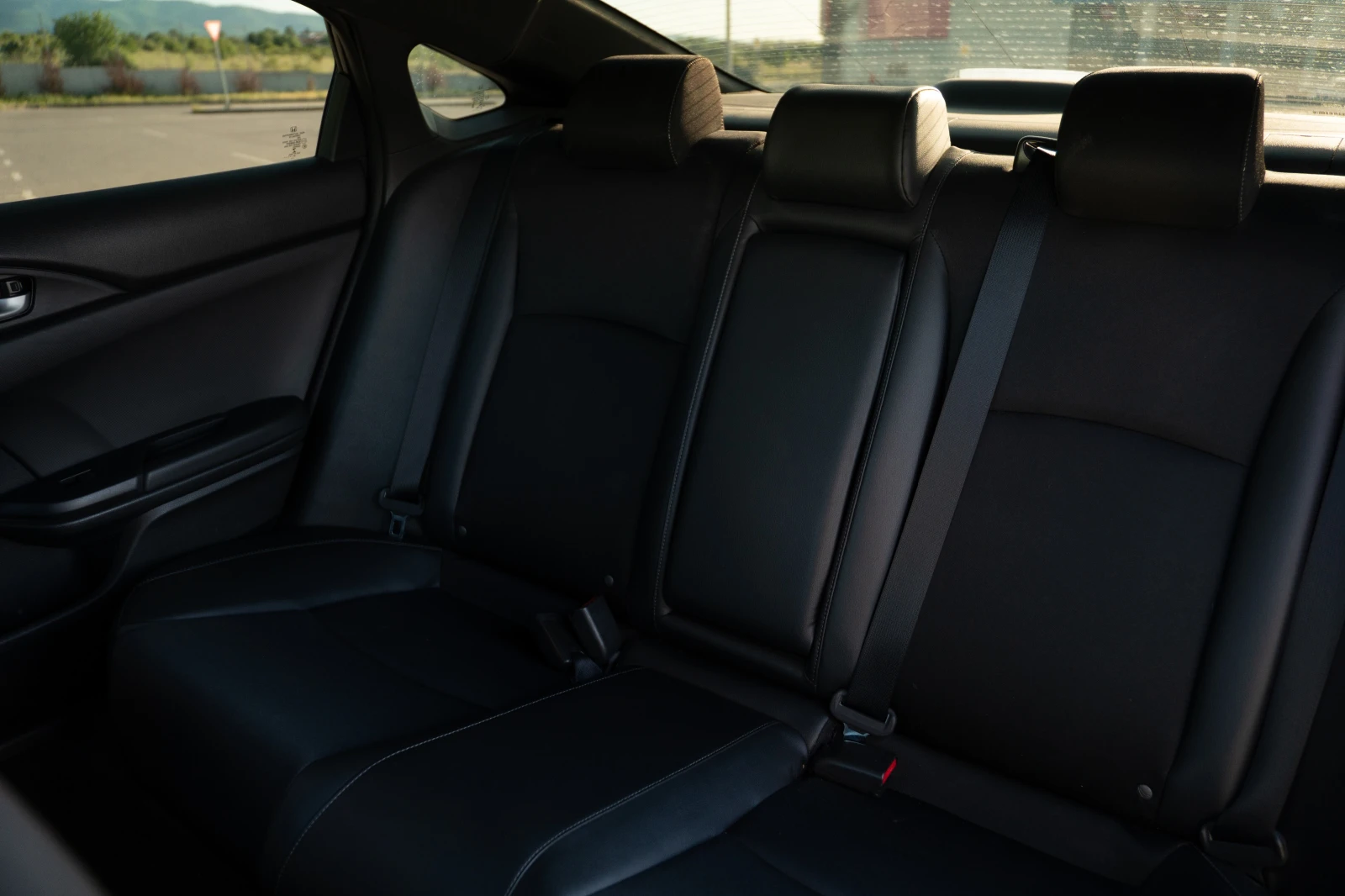 Honda Civic Sport 2.0 Sedan, снимка 9 - Автомобили и джипове - 54743541