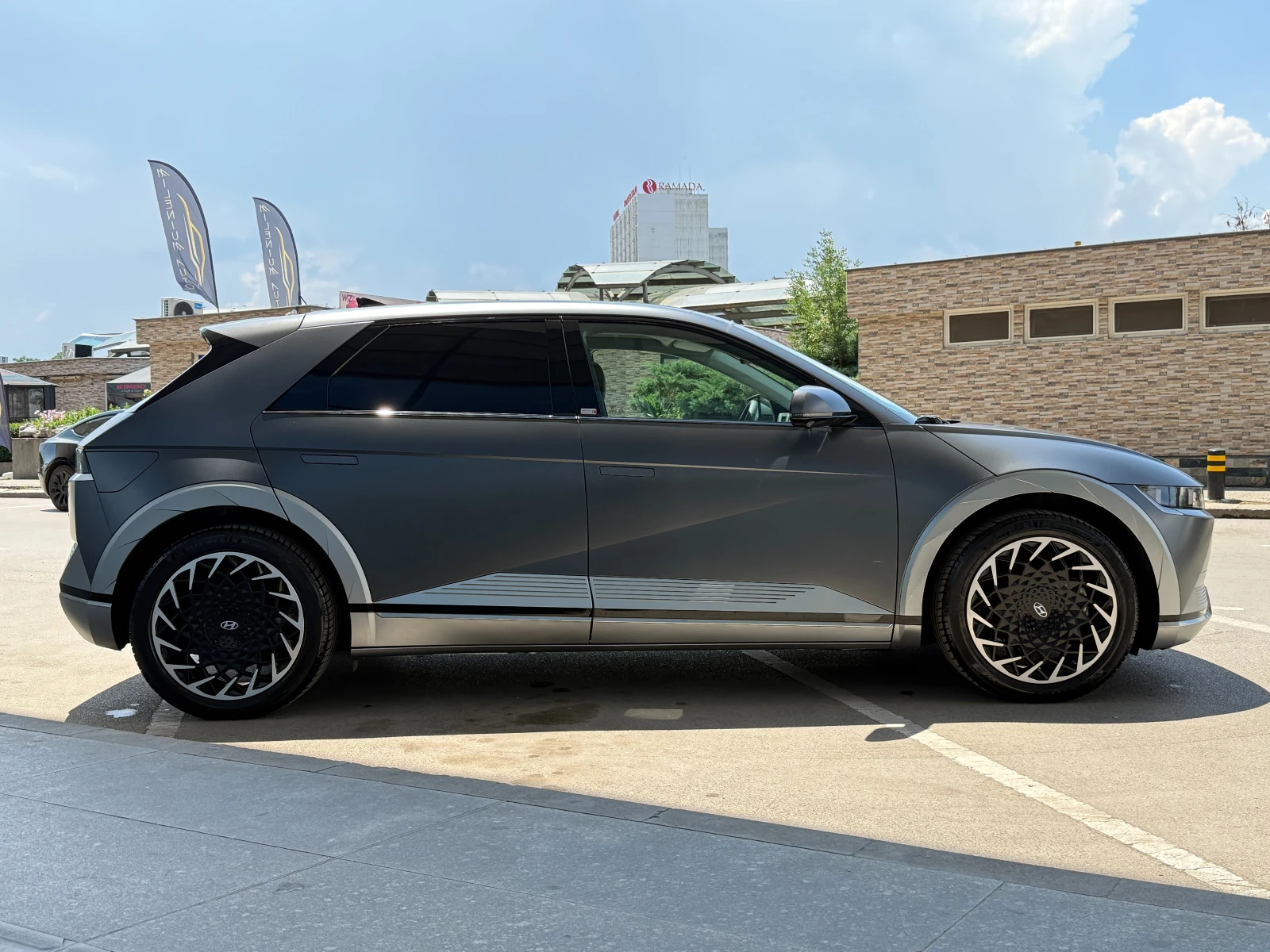 Hyundai Ioniq 5 4 ГОДИНИ ГАРАНЦИЯ/77kWh Long Range 4x4/Швейцария, снимка 5 - Автомобили и джипове - 54882921