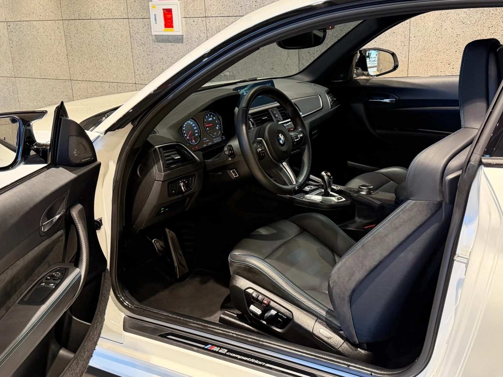 BMW M2 COMP НАЛИЧНА КРАЙНА ЦЕНА, снимка 13 - Автомобили и джипове - 55227120
