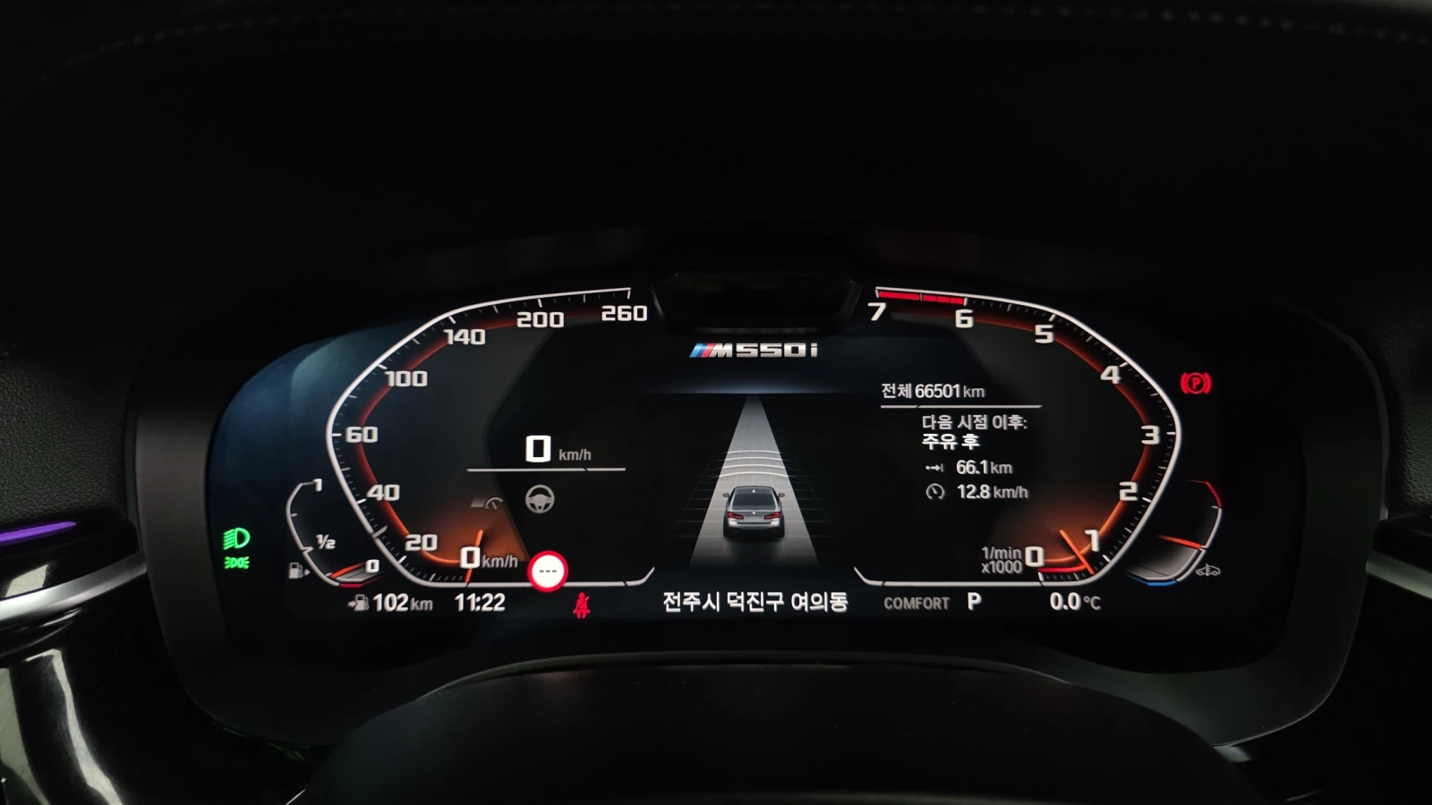 BMW 550 HUD* BLIND SPOT* ЕЛ. БАГАЖНИК* 360* КРАЙНА ЦЕНА, снимка 8 - Автомобили и джипове - 55435471