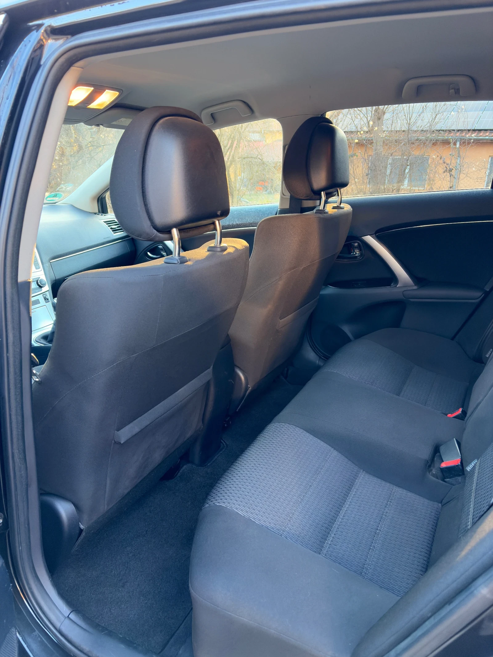 Toyota Avensis 2.0 D4D FACELIFT, снимка 9 - Автомобили и джипове - 55500999