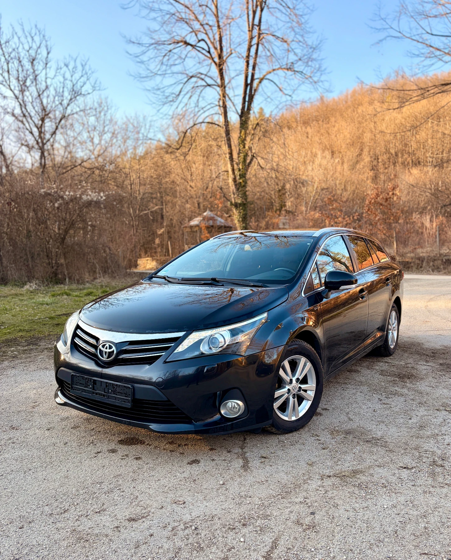Toyota Avensis 2.0 D4D FACELIFT, снимка 2 - Автомобили и джипове - 55500999