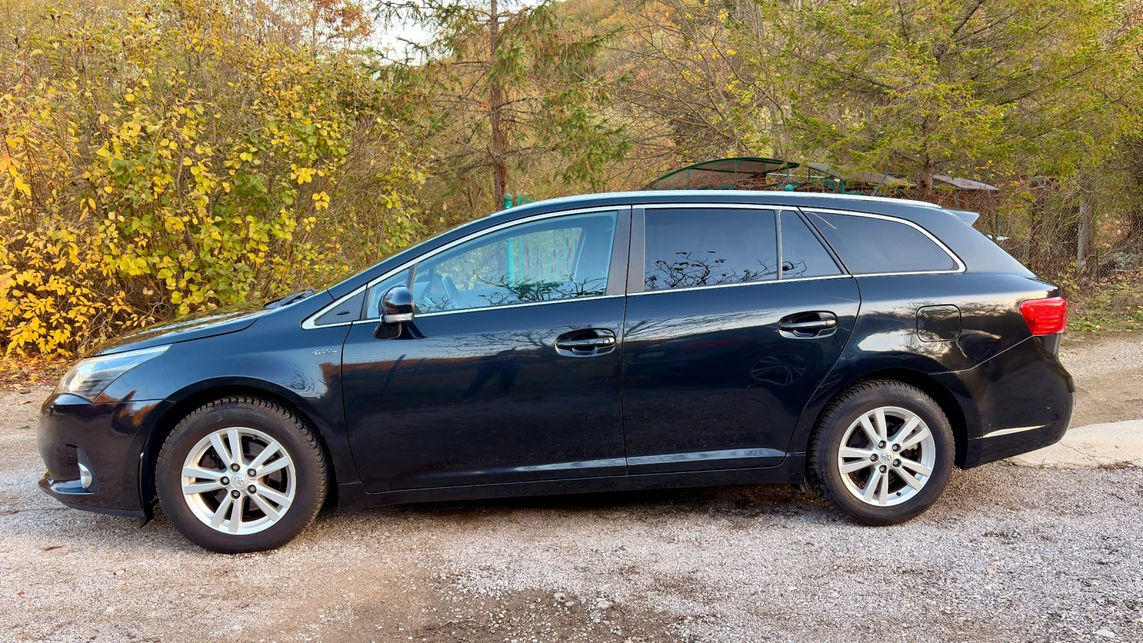 Toyota Avensis 2.0 D4D FACELIFT, снимка 4 - Автомобили и джипове - 55500999