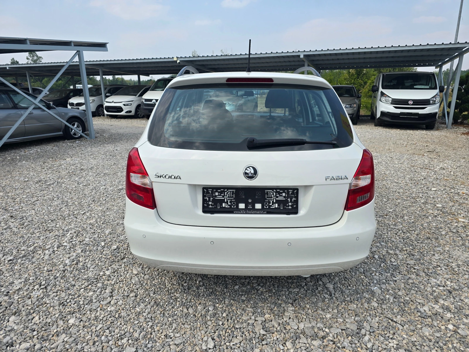 Skoda Fabia 1.2 КЛИМАТИК РЕАЛНИ КИЛОМЕТРИ, снимка 4 - Автомобили и джипове - 56006741