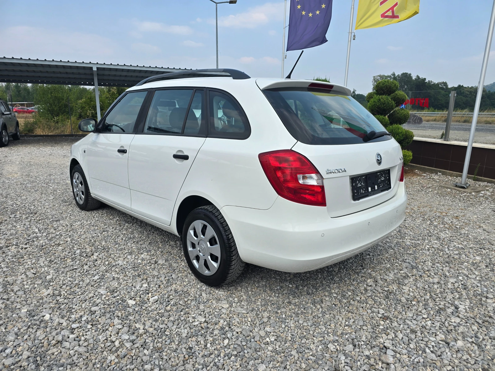 Skoda Fabia 1.2 КЛИМАТИК РЕАЛНИ КИЛОМЕТРИ, снимка 3 - Автомобили и джипове - 56006741