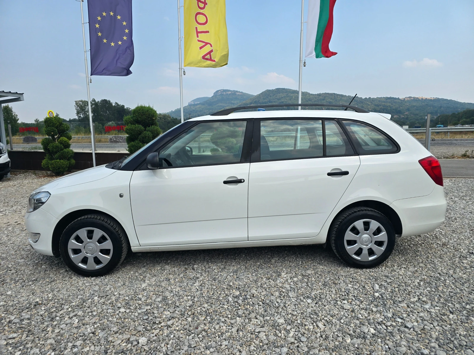 Skoda Fabia 1.2 КЛИМАТИК РЕАЛНИ КИЛОМЕТРИ, снимка 2 - Автомобили и джипове - 56006741