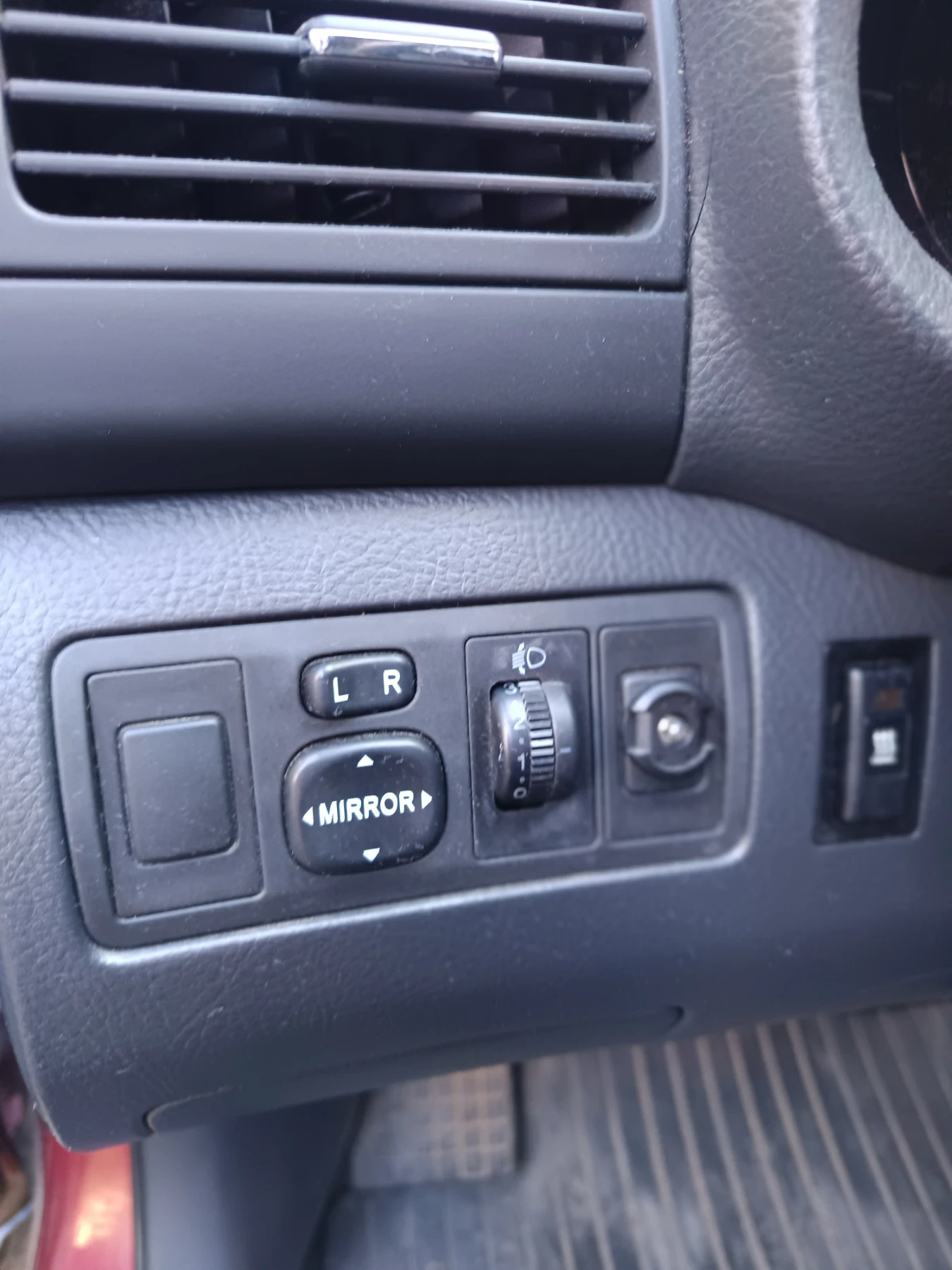 Toyota Avensis, снимка 11 - Автомобили и джипове - 56082624