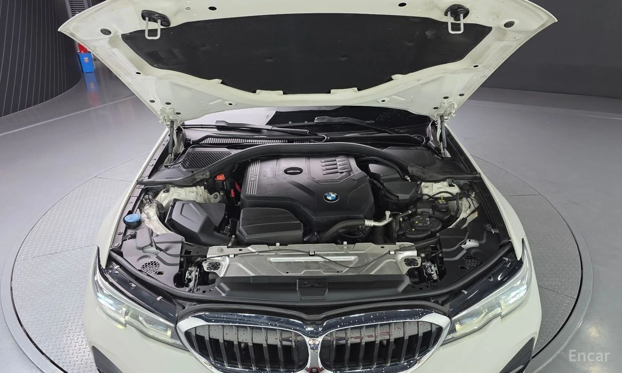 BMW 320 M* SPORT* HARMON* KARDON* ДИСТРОНИК* ХЕДЪП* 360КАМ, снимка 16 - Автомобили и джипове - 56300079