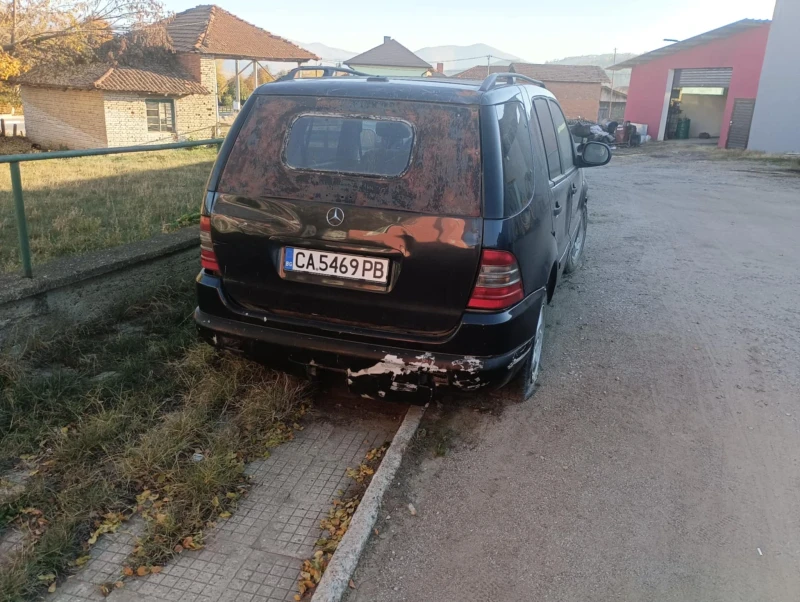 Mercedes-Benz ML 270, снимка 2 - Автомобили и джипове - 47841131