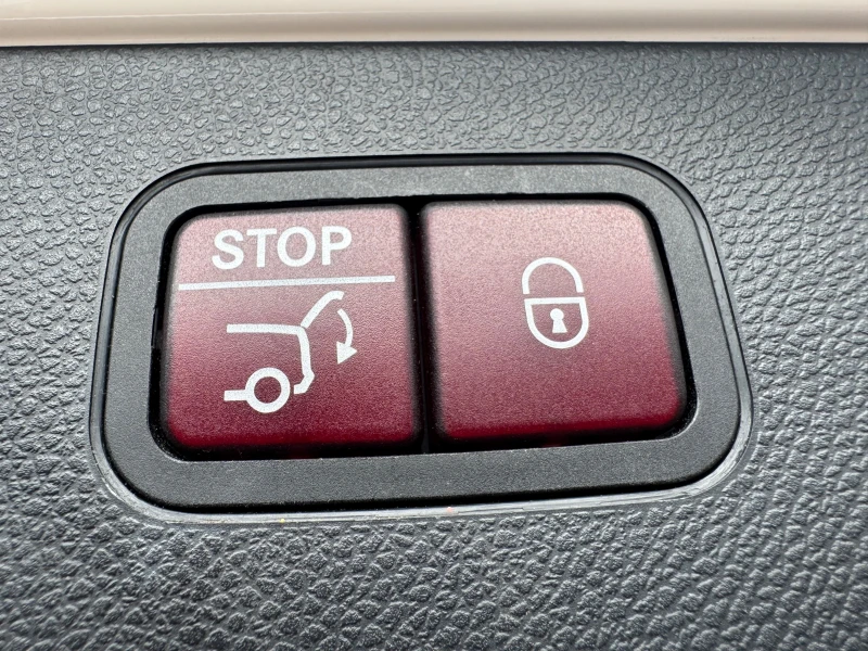 Mercedes-Benz GLC 300 9G, 4-MATIC, AMG LINE, PANORAMA, CAMERA!, снимка 17 - Автомобили и джипове - 52373186